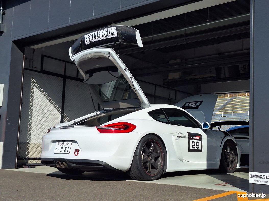 https://cupholder.jp/wp-content/uploads/2025/01/Zesty-Racing-Cayman-1.jpg