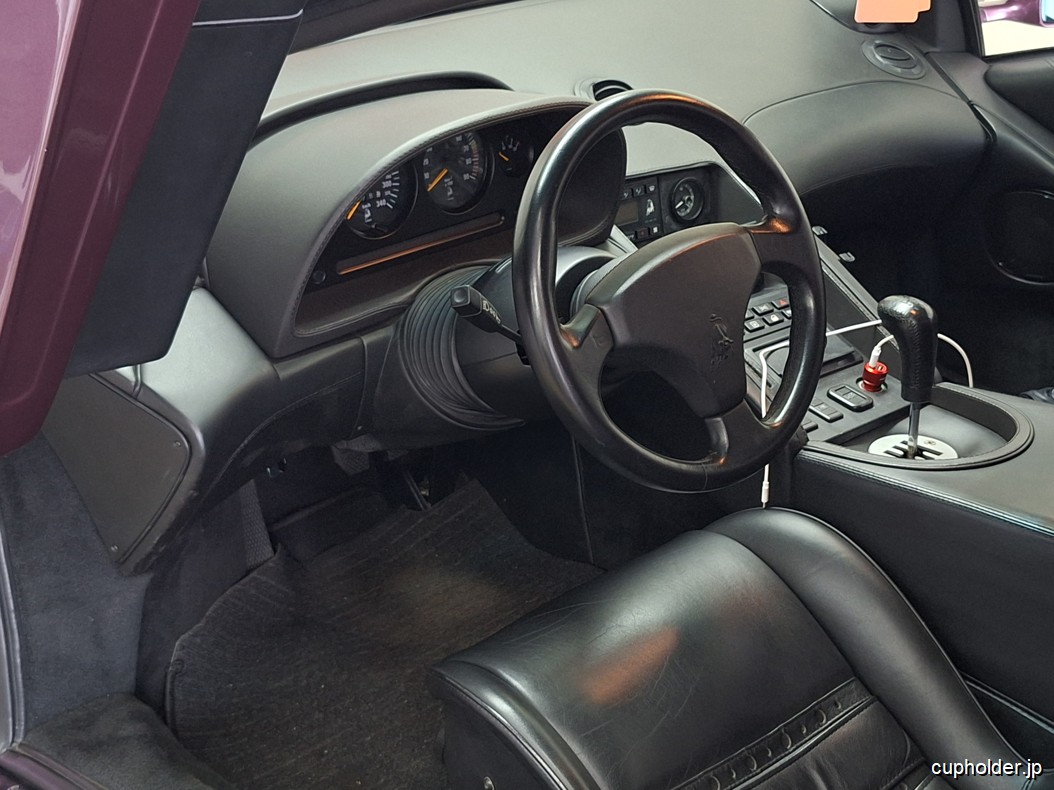 https://cupholder.jp/wp-content/uploads/2025/09/Diablo-Viola-Metallic-SE30-5.jpg