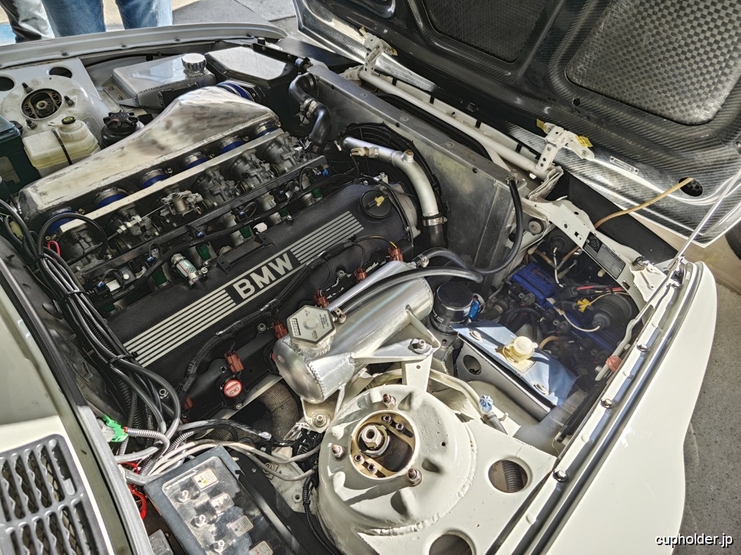 https://cupholder.jp/wp-content/uploads/2025/10/Alpina-E30-TBK-2.jpg