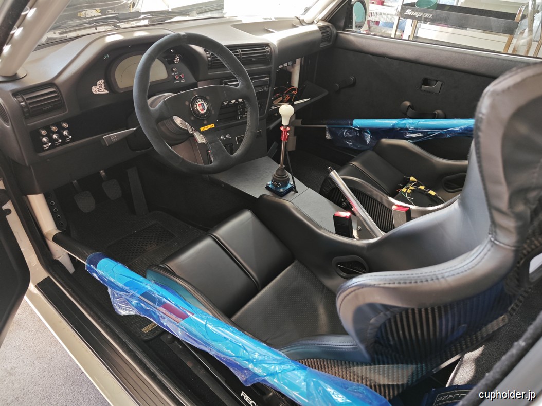 https://cupholder.jp/wp-content/uploads/2025/10/Alpina-E30-TBK-4.jpg